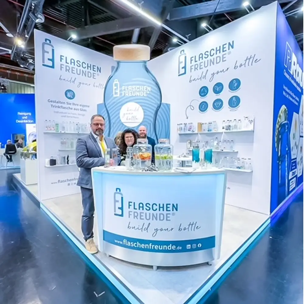 Das Team der Flaschenfreunde am Messestand der BrauBeviale
