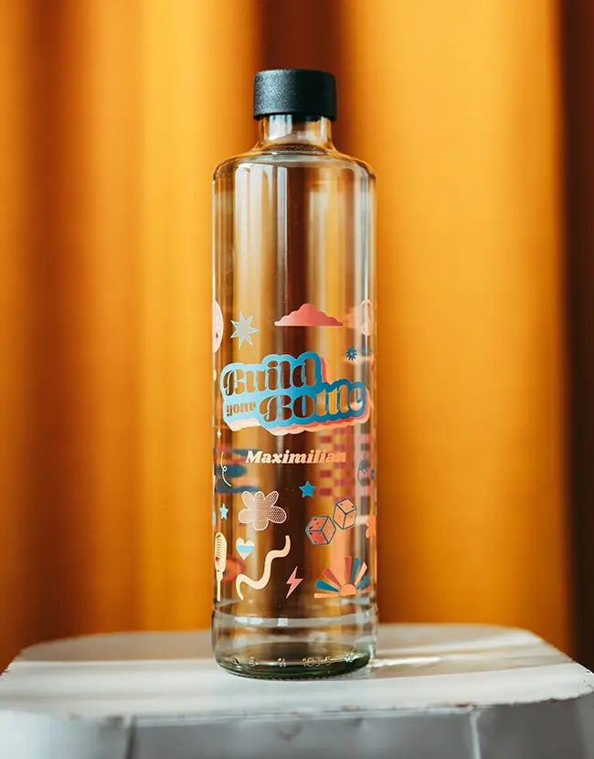 Individuell gestaltete Trinkflasche im Retro-Look